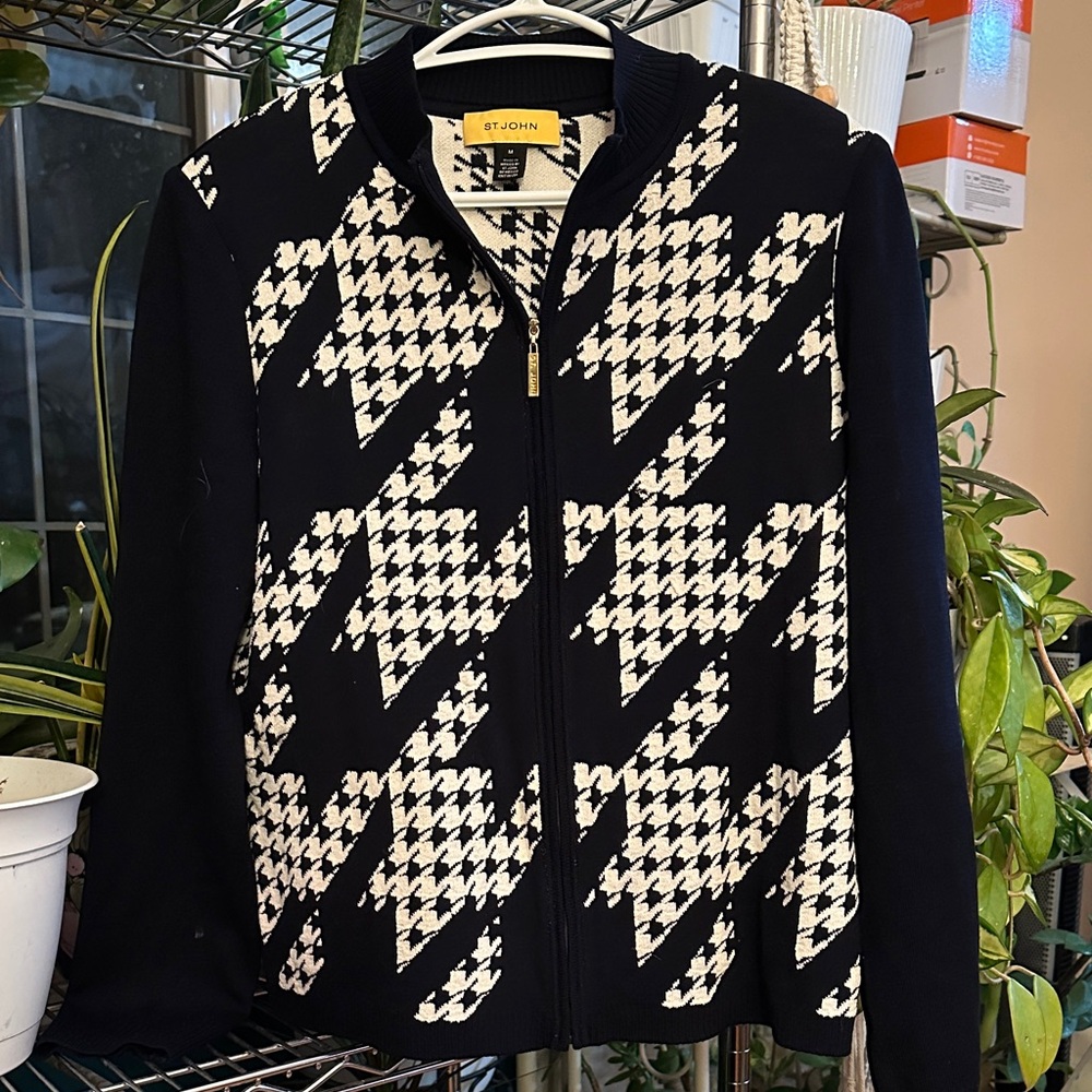St. John Women's Black and Cream Zip-Up Sweater